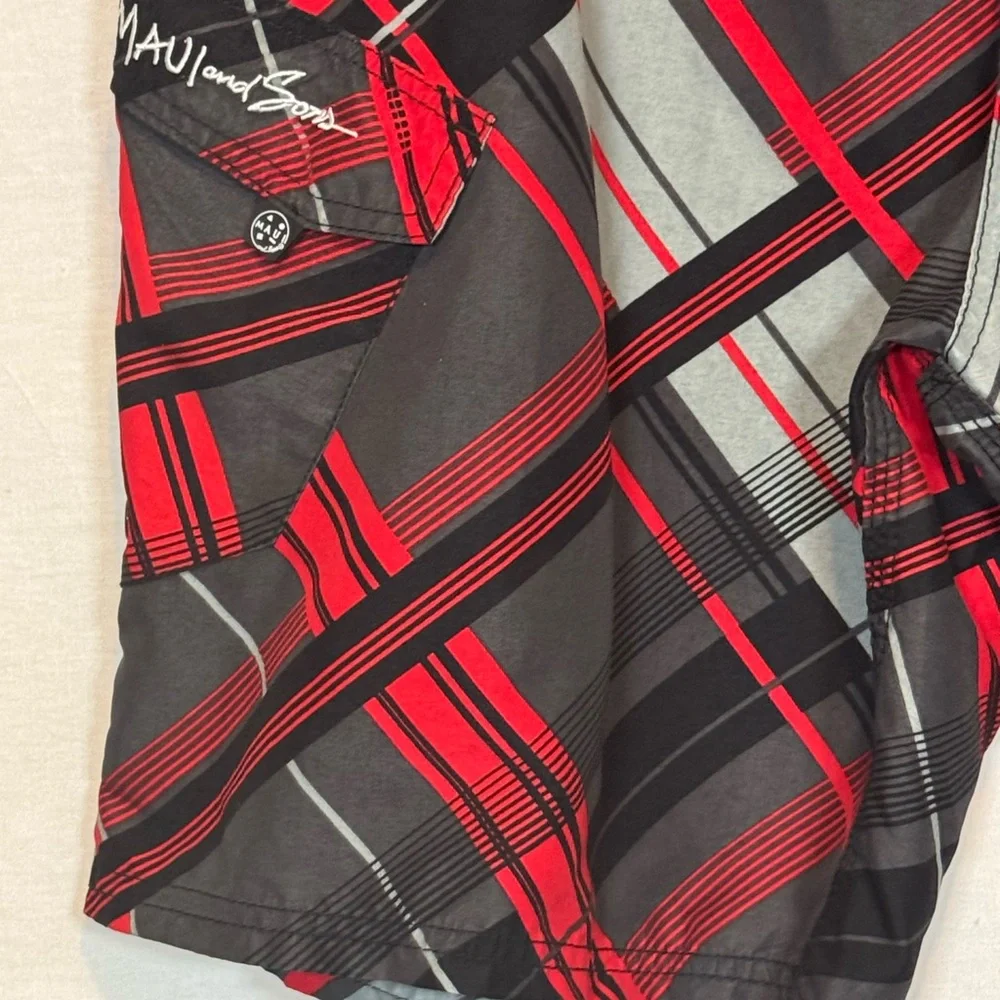 A-55 Men’s Maui and Sons Black Red & Gray‎ Plaid Board Shorts Size 34